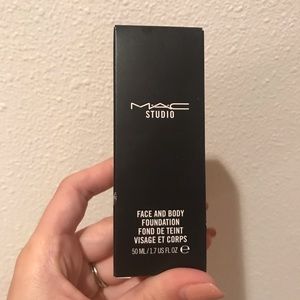 MAC Studio Face and Body foundation